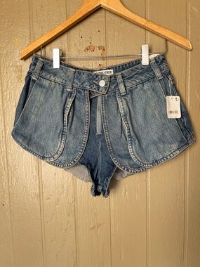 Free People Prince Street Light Blue Pleated Denim Shorts Size 27